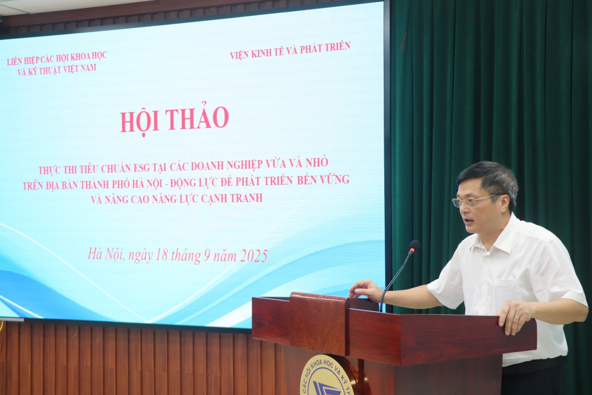 Tuy nhiên, việc áp dụng tiêu chuẩn ESG ở Việt Nam vẫn còn mới mẻ, thiếu đồng bộ và đối mặt với nhiều thách thức về thể chế, năng lực, chi phí, sự tuân thủ, đặc biệt là các DNVVN. Ảnh: Hoàng Tùng
