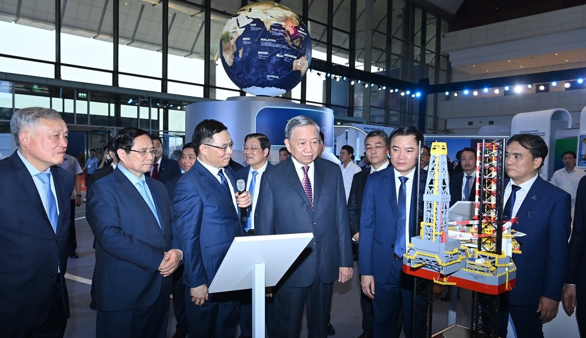 Tổng Bí thư dự Lễ kỷ niệm 50 năm Ngày thành lập Tập đoàn Công nghiệp - Năng lượng quốc gia Việt Nam