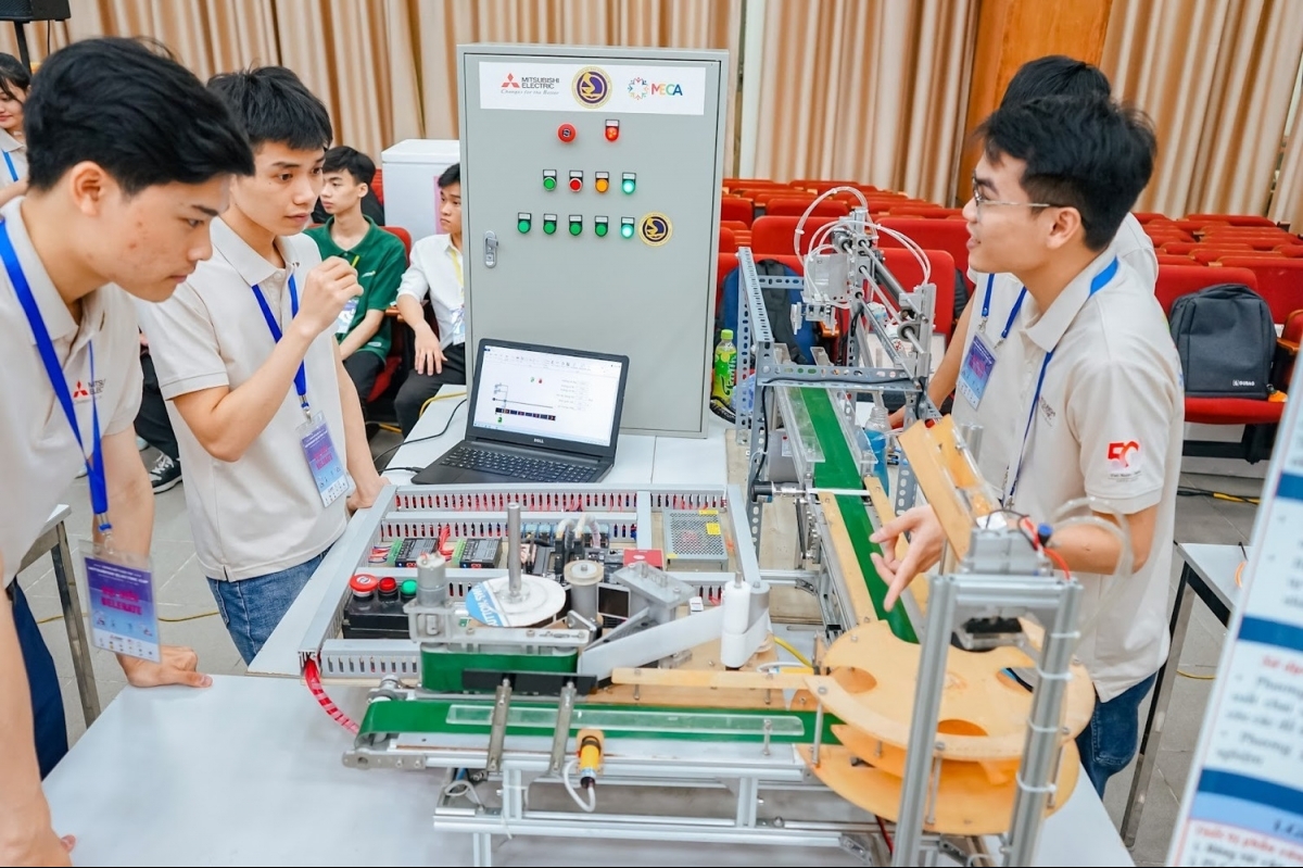 Mùa tuyển sinh năm học 2025: Sinh viên theo học lĩnh vực công nghệ, kỹ thuật tăng vọt