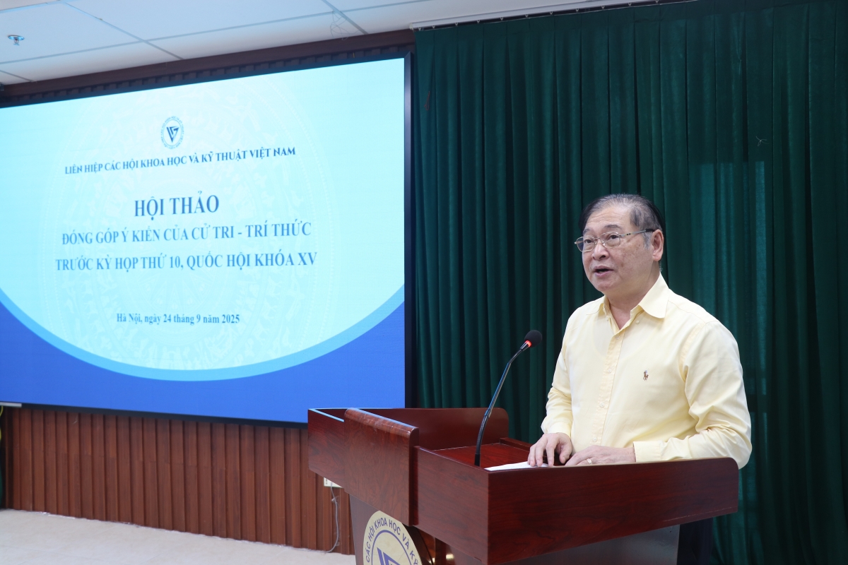 TSKH. Phan Xuân Dũng - Chủ tịch Liên hiệp hội Việt Nam phát biểu khai mạc hội thảo. Ảnh: Hoàng Tùng