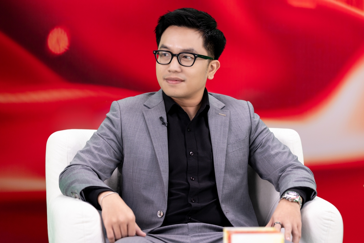 Ông Nguyễn Hoàng Triều – Phó Giám đốc Khối thiết kế Masterise Group cho rằng kiến tạo đô thị đúng nghĩa phải dung hòa ba trụ cột: không gian sống hiện đại, chuẩn quốc tế, hạ tầng thương mại – kết nối – an sinh đồng bộ, cộng hưởng việc bảo tồn bản sắc văn hóa.