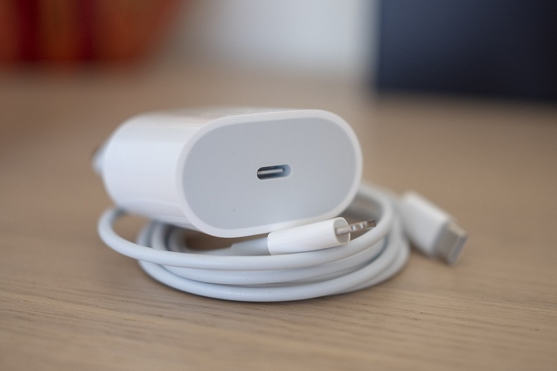 Sạc nhanh iPhone: Giải mã bí mật để không lãng phí tiền và sở hữu tốc độ sạc thần tốc