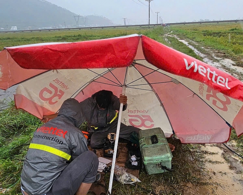 Viettel ứng cứu khẩn cấp, hơn 90% trạm phát sóng tại vùng bão đã hoạt động trở lại