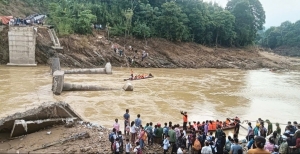 Bộ GDĐT và nhiều trường đại học ủng hộ sinh viên vùng bão hàng trăm tỷ đồng