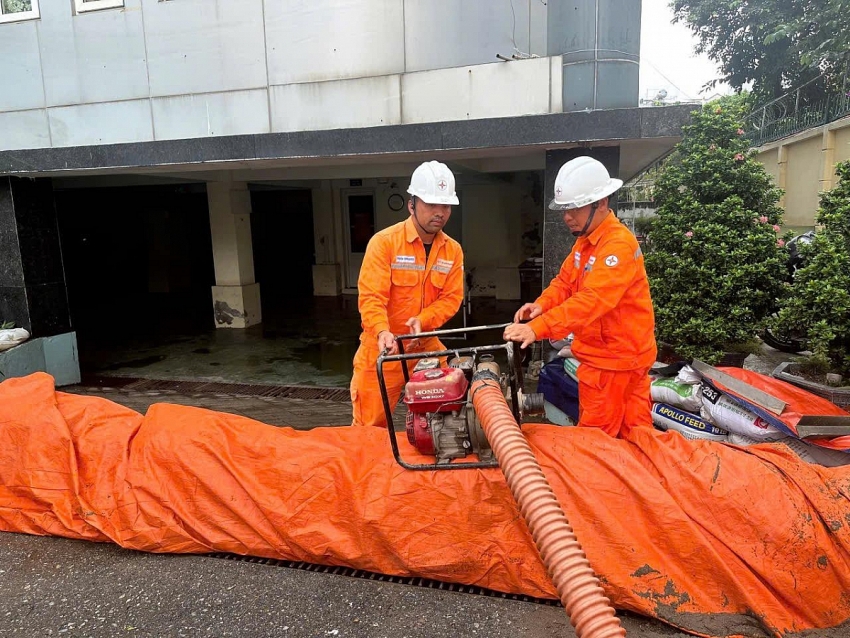 EVNHANOI huy động toàn lực khắc phục sự cố điện do ngập úng tại Thủ đô