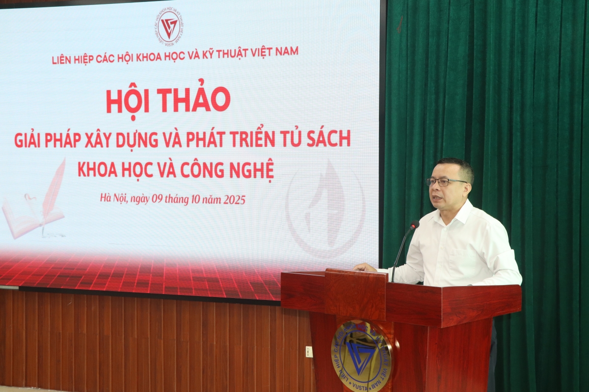 ThS. Lê Thanh Tùng - Trưởng ban Phổ biến Kiến thức phát biểu tại hội thảo. Ảnh: Hoàng Tùng
