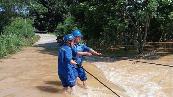 Các nhà mạng căng mình ứng cứu, đảm bảo thông tin liên lạc vùng lũ