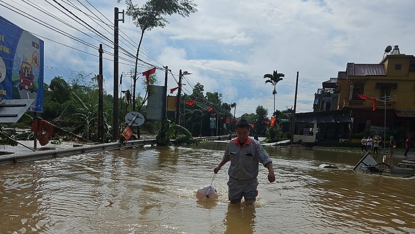 Các nhà mạng căng mình ứng cứu, đảm bảo thông tin liên lạc vùng lũ