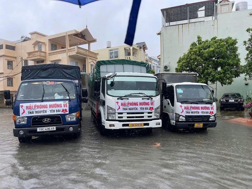 Các trạm BOT và cao tốc đồng loạt miễn phí cho xe chở hàng cứu trợ vùng bão lũ