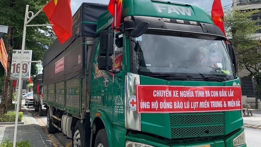 Các trạm BOT và cao tốc đồng loạt miễn phí cho xe chở hàng cứu trợ vùng bão lũ