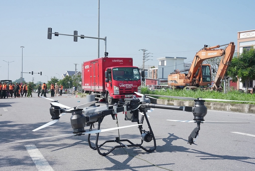 Drone Viettel bay giữa tâm lũ, nối liền những vùng bị chia cắt ở Thái Nguyên