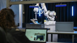 ABB đầu tư vào LandingAI để ứng dụng trí tuệ nhân tạo tạo sinh trong thị giác robot