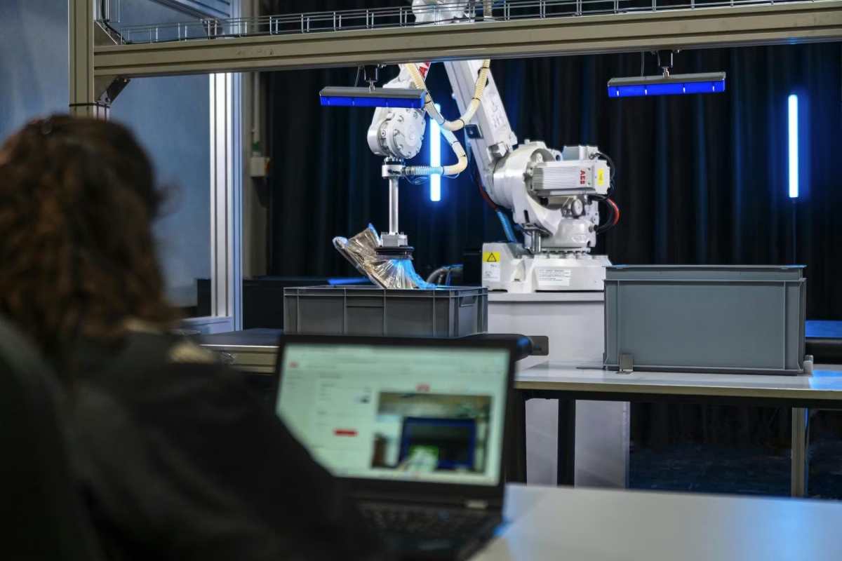 SoftBank mua lại mảng robot của ABB với giá 5,4 tỷ USD, thúc đẩy chiến lược kết hợp AI và robot
