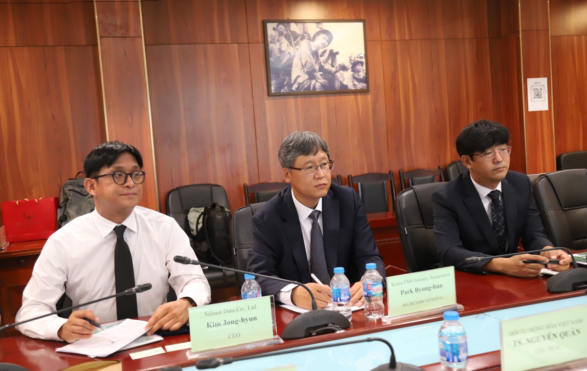 VAA, EMS hợp tác thúc đẩy giao thương và đào tạo các ngành công nghệ mũi nhọn