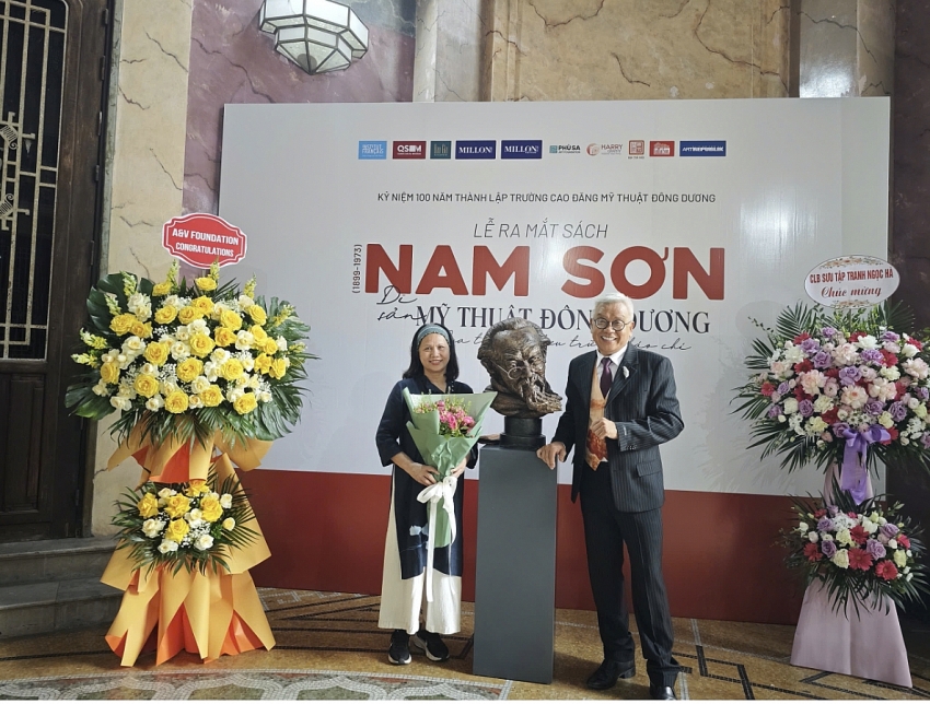 Ra mắt bộ sách 