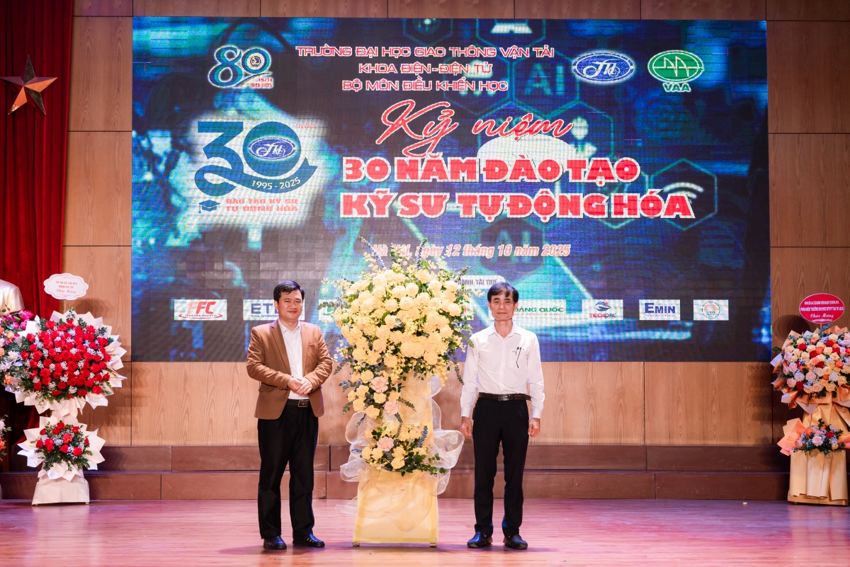 Bộ môn Điều khiển học: Hành trình 30 năm đưa tri thức và công nghệ vào giao thông hiện đại
