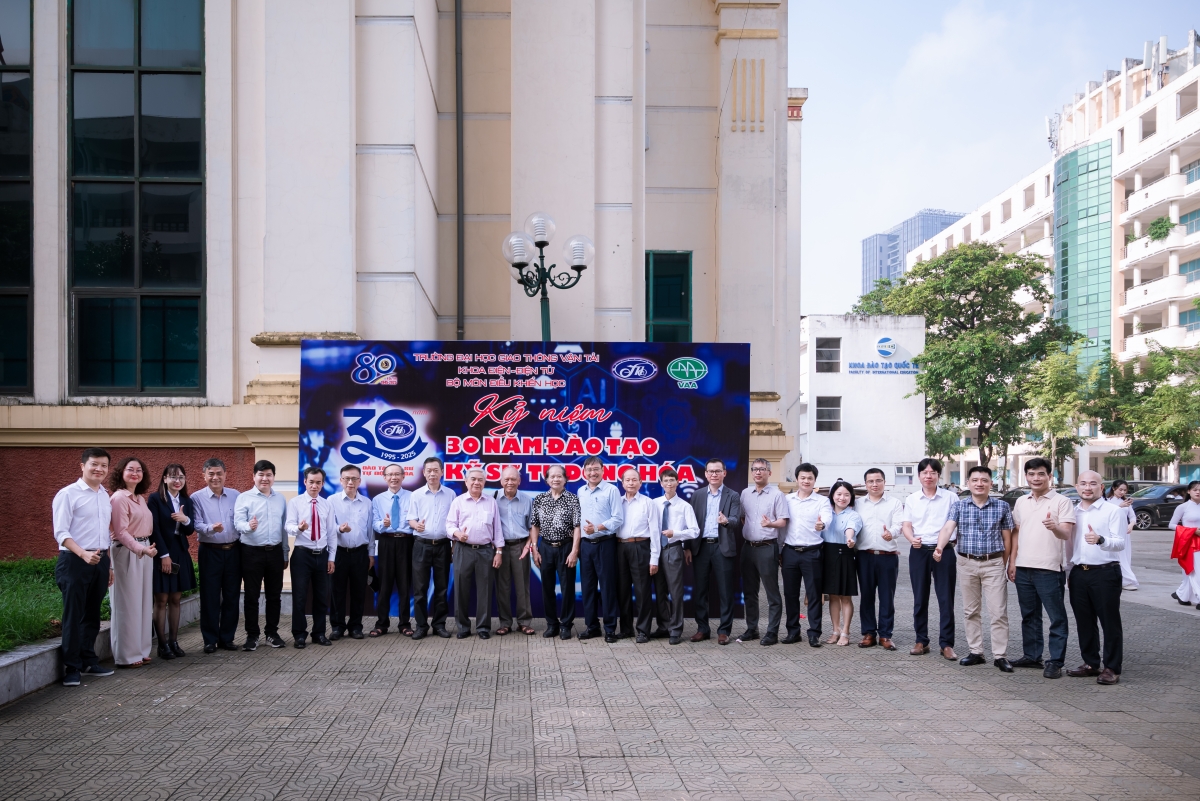 Bộ môn Điều khiển học: Hành trình 30 năm đưa tri thức và công nghệ vào giao thông hiện đại