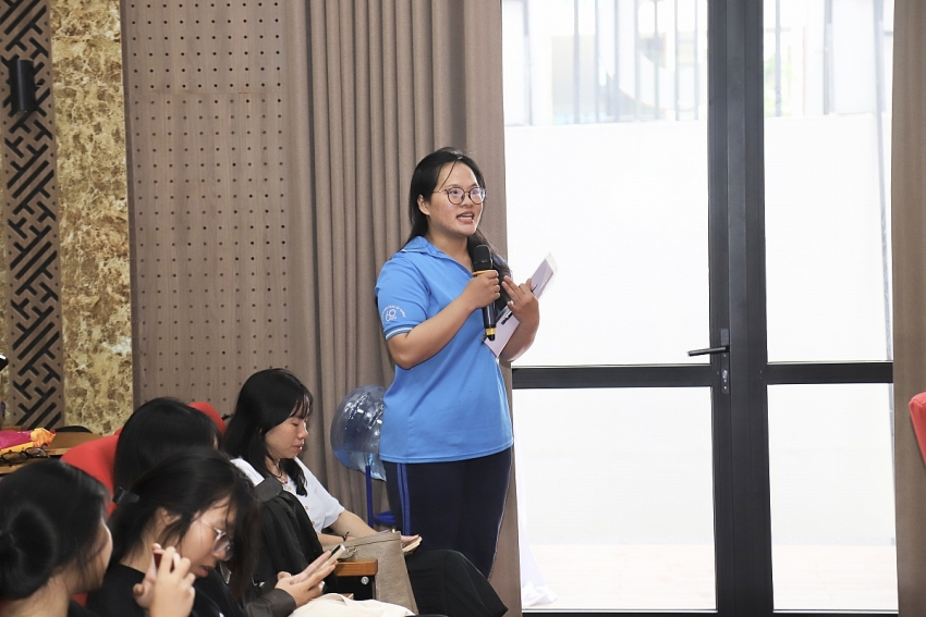 Sinh viên Cao đẳng Thương mại và Du lịch Hà Nội hào hứng với chương trình giáo dục sức khỏe sinh sản Sinh viên Cao đẳng Thương mại và Du lịch Hà Nội hào hứng với chương trình giáo dục sức khỏe sinh sản