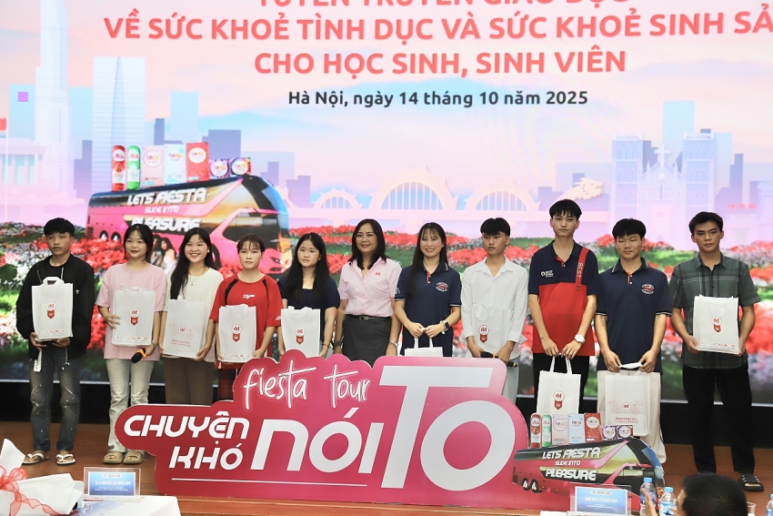 Sinh viên Cao đẳng Thương mại và Du lịch Hà Nội hào hứng với chương trình giáo dục sức khỏe sinh sản Sinh viên Cao đẳng Thương mại và Du lịch Hà Nội hào hứng với chương trình giáo dục sức khỏe sinh sản