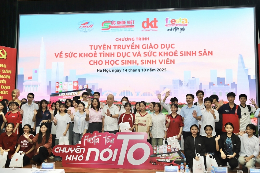 Sinh viên Cao đẳng Thương mại và Du lịch Hà Nội hào hứng với chương trình giáo dục sức khỏe sinh sản