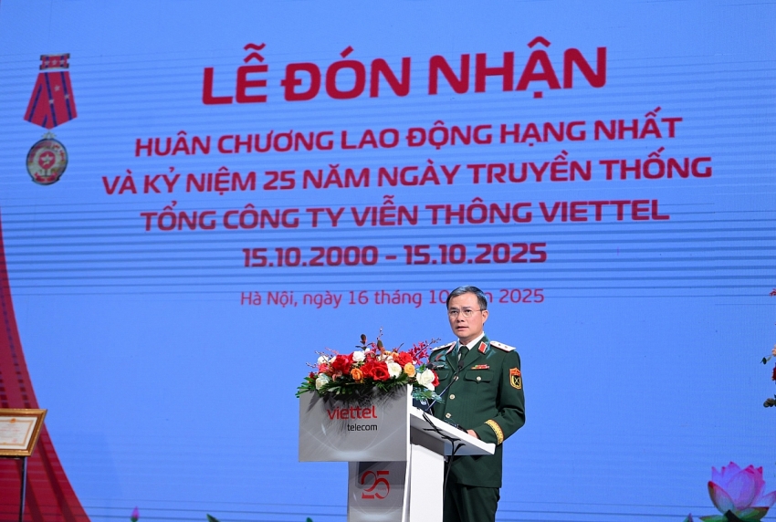 Viettel Telecom đón nhận Huân chương Lao động hạng Nhất, hướng tới trở thành công ty công nghệ toàn cầu