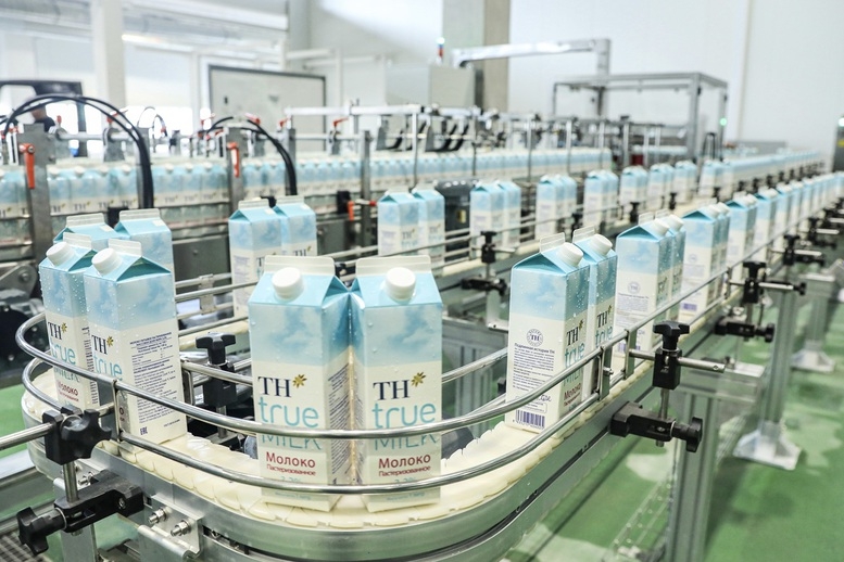 Phó Thủ tướng Bùi Thanh Sơn thăm nhà máy sữa tươi của Tập đoàn TH tại Nga