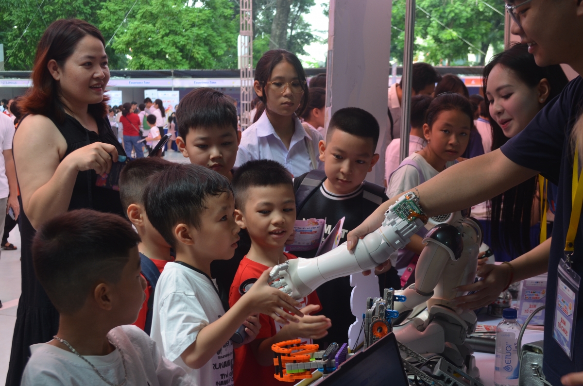 STEAMESE FESTIVAL 2025: “AI for All” - công nghệ thông minh phải thực sự dành cho tất cả