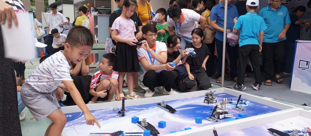 STEAMESE FESTIVAL 2025: “AI for All” - công nghệ thông minh phải thực sự dành cho tất cả