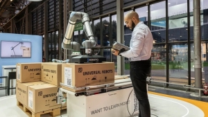 Universal Robots ra mắt UR8 Long - robot cộng tác tầm với dài cho tự động hóa công nghiệp