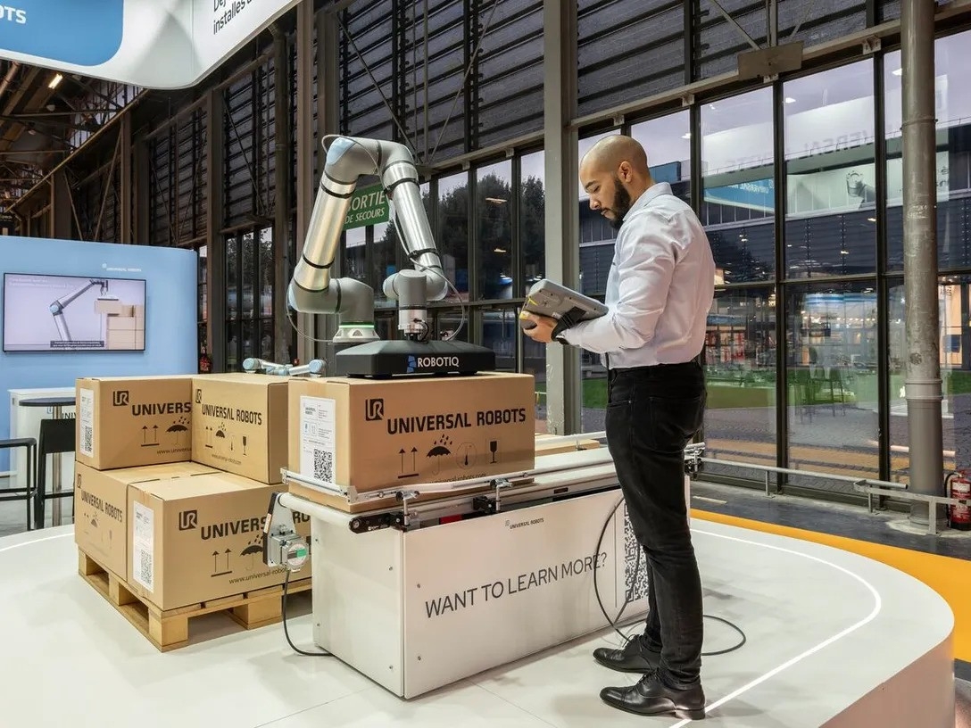 Universal Robots ra mắt UR8 Long - robot cộng tác tầm với dài cho tự động hóa công nghiệp