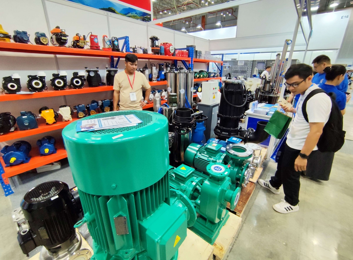 Chung tay bảo vệ và phát triển bền vững nghành nước Việt Nam Chung tay bảo vệ và phát triển bền vững nghành nước Việt Nam