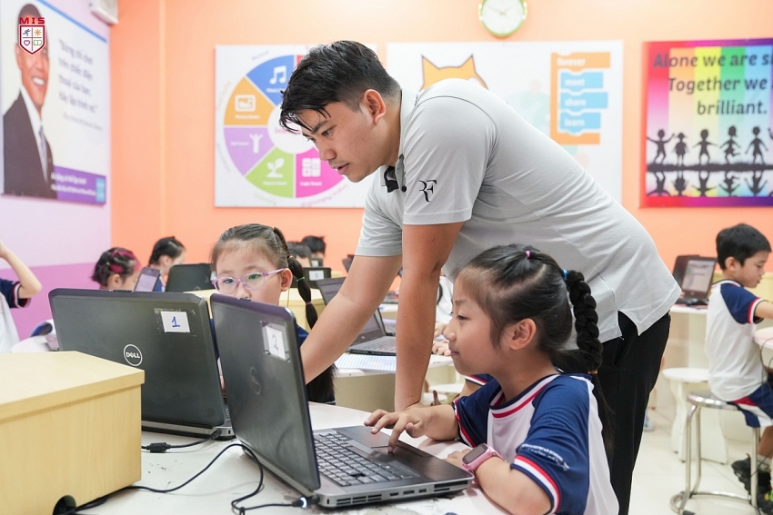 MIS định hướng chiến lược giáo dục thời đại AI: Đào tạo công dân làm chủ trí tuệ của chính mình MIS định hướng chiến lược giáo dục thời đại AI: Đào tạo công dân làm chủ trí tuệ của chính mình