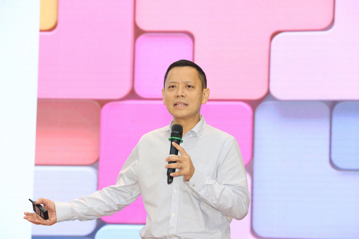 GS.TS Lê Anh Vinh: Công nghệ không phải để thay thế con người, mà để giúp con người trở nên tốt hơn GS.TS Lê Anh Vinh: Công nghệ không phải để thay thế con người, mà để giúp con người trở nên tốt hơn
