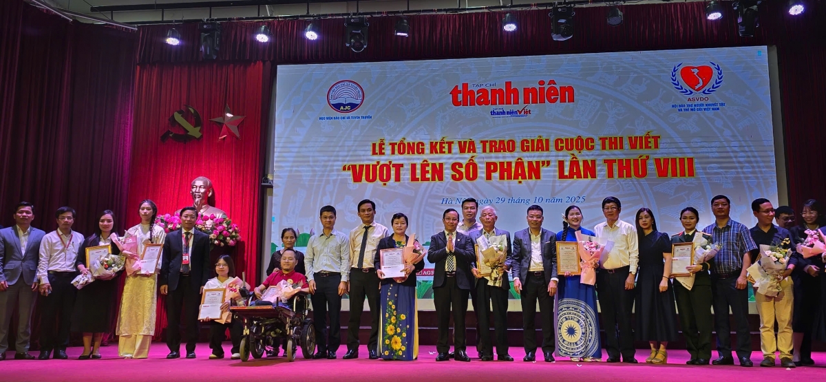 Trao giải Cuộc thi viết “Vượt lên số phận” lần thứ VIII: Tôn vinh nghị lực và khát vọng sống Trao giải Cuộc thi viết “Vượt lên số phận” lần thứ VIII: Tôn vinh nghị lực và khát vọng sống