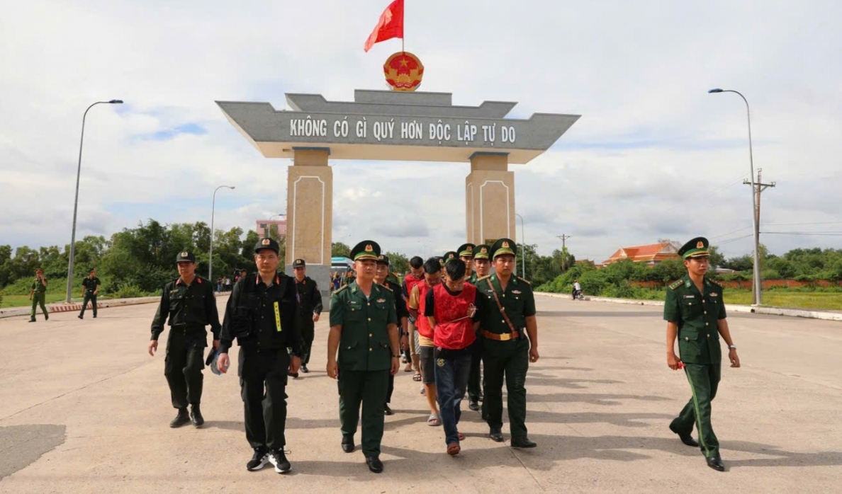 Công an tỉnh Lai Châu chủ trì phá chuyên án lừa đảo qua mạng hơn 300 tỷ đồng ở Campuchia