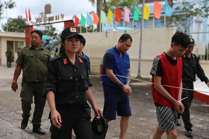 Công an Lai Châu phối hợp đột kích sào huyệt lừa đảo qua mạng hơn 300 tỉ đồng ở Campuchia