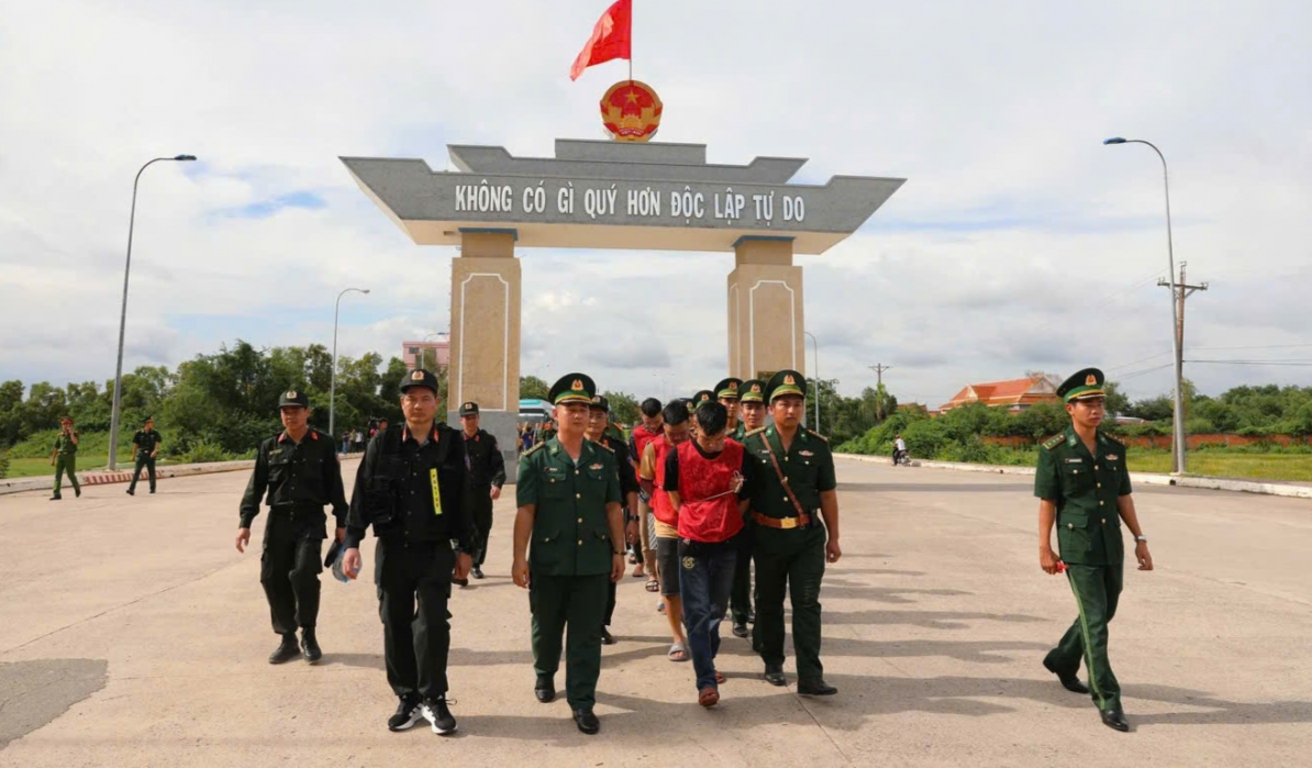 Công an tỉnh Lai Châu chủ trì phá chuyên án lừa đảo qua mạng hơn 300 tỷ đồng ở Campuchia