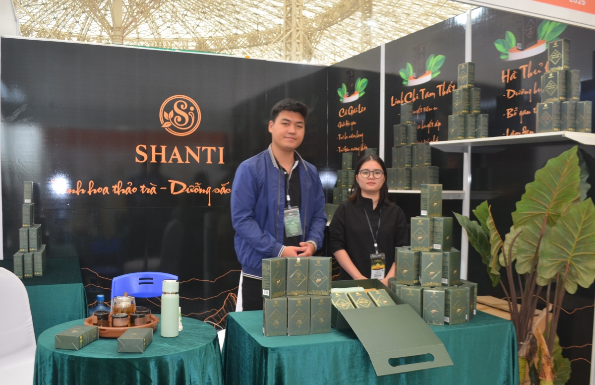 Siêu hội chợ 6 nhất thu hút hàng trăm nghìn lượt khách tham quan, mua sắm mỗi ngày