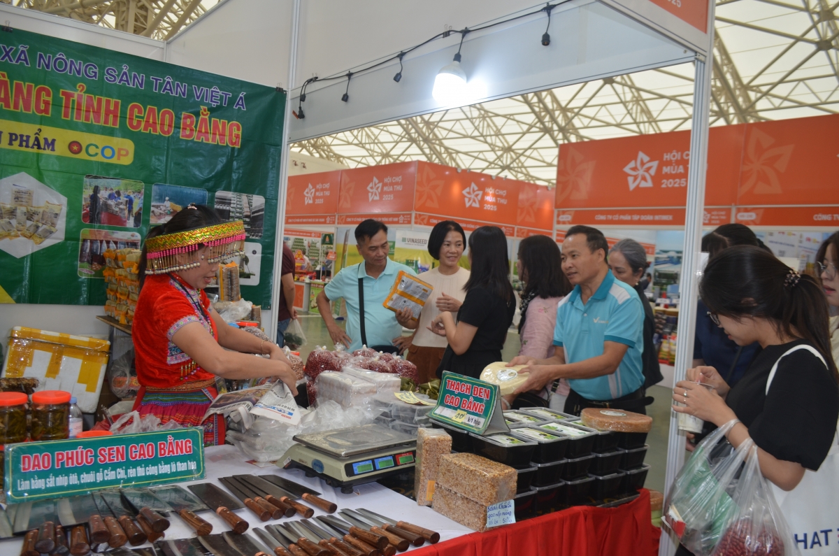 Siêu hội chợ 6 nhất thu hút hàng trăm nghìn lượt khách tham quan, mua sắm mỗi ngày