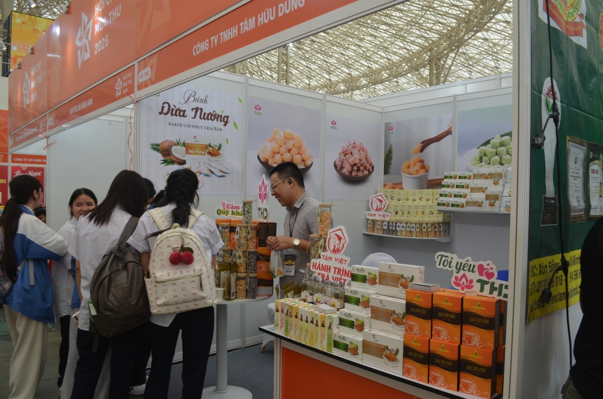 Siêu hội chợ 6 nhất thu hút hàng trăm nghìn lượt khách tham quan, mua sắm mỗi ngày