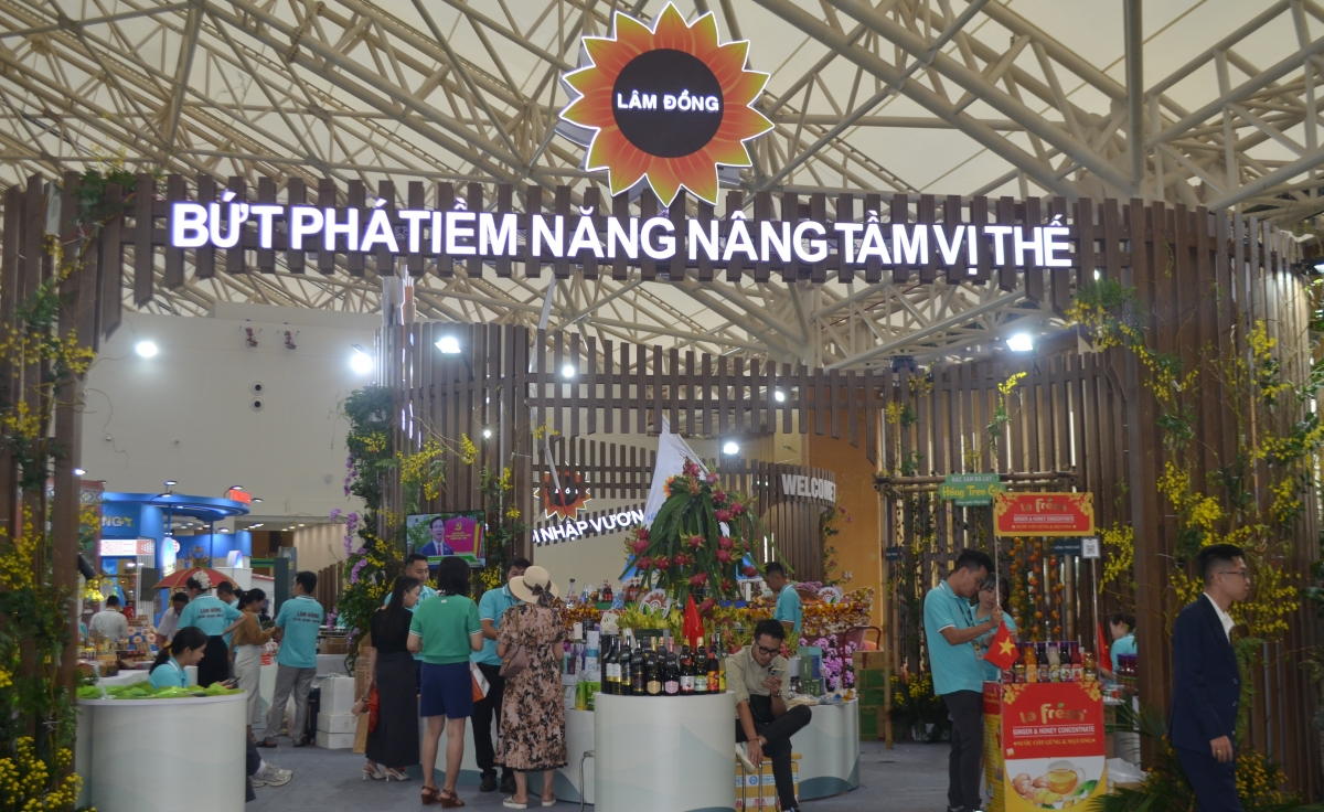 Siêu hội chợ 6 nhất thu hút hàng trăm nghìn lượt khách tham quan, mua sắm mỗi ngày