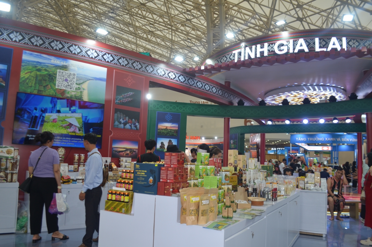 Siêu hội chợ 6 nhất thu hút hàng trăm nghìn lượt khách tham quan, mua sắm mỗi ngày