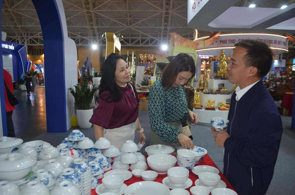 Siêu hội chợ 6 nhất thu hút hàng trăm nghìn lượt khách tham quan, mua sắm mỗi ngày