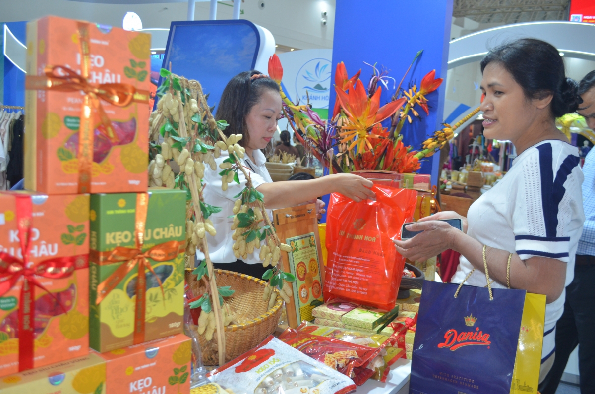 Siêu hội chợ 6 nhất thu hút hàng trăm nghìn lượt khách tham quan, mua sắm mỗi ngày