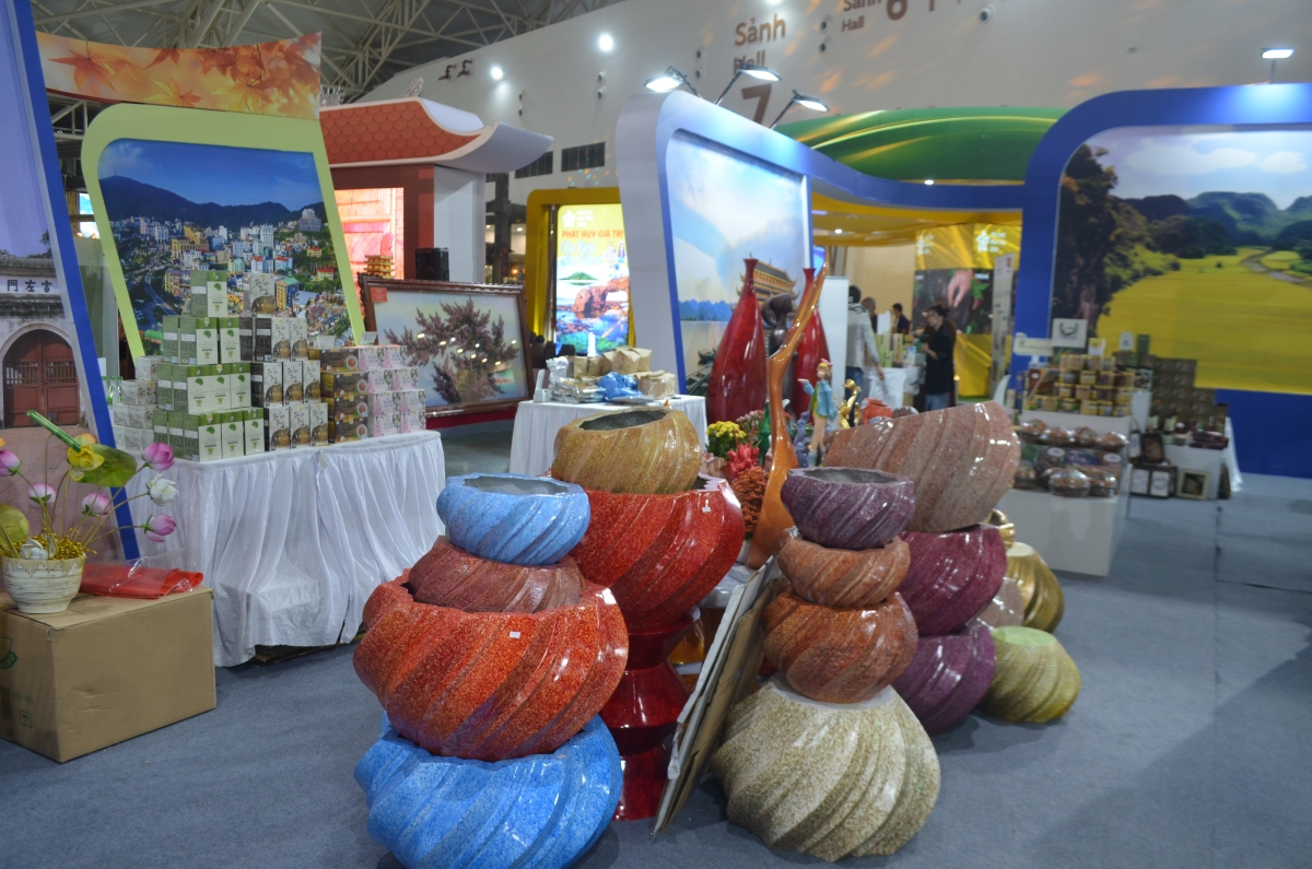 Siêu hội chợ 6 nhất thu hút hàng trăm nghìn lượt khách tham quan, mua sắm mỗi ngày