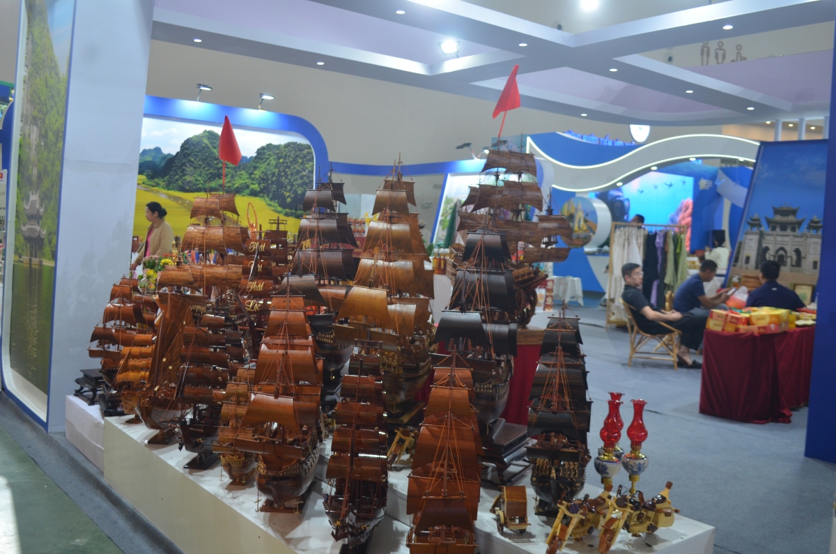 Siêu hội chợ 6 nhất thu hút hàng trăm nghìn lượt khách tham quan, mua sắm mỗi ngày