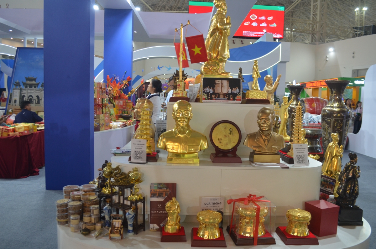 Siêu hội chợ 6 nhất thu hút hàng trăm nghìn lượt khách tham quan, mua sắm mỗi ngày