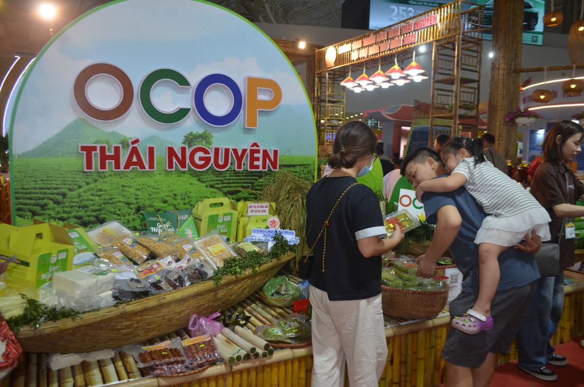 Siêu hội chợ 6 nhất thu hút hàng trăm nghìn lượt khách tham quan, mua sắm mỗi ngày