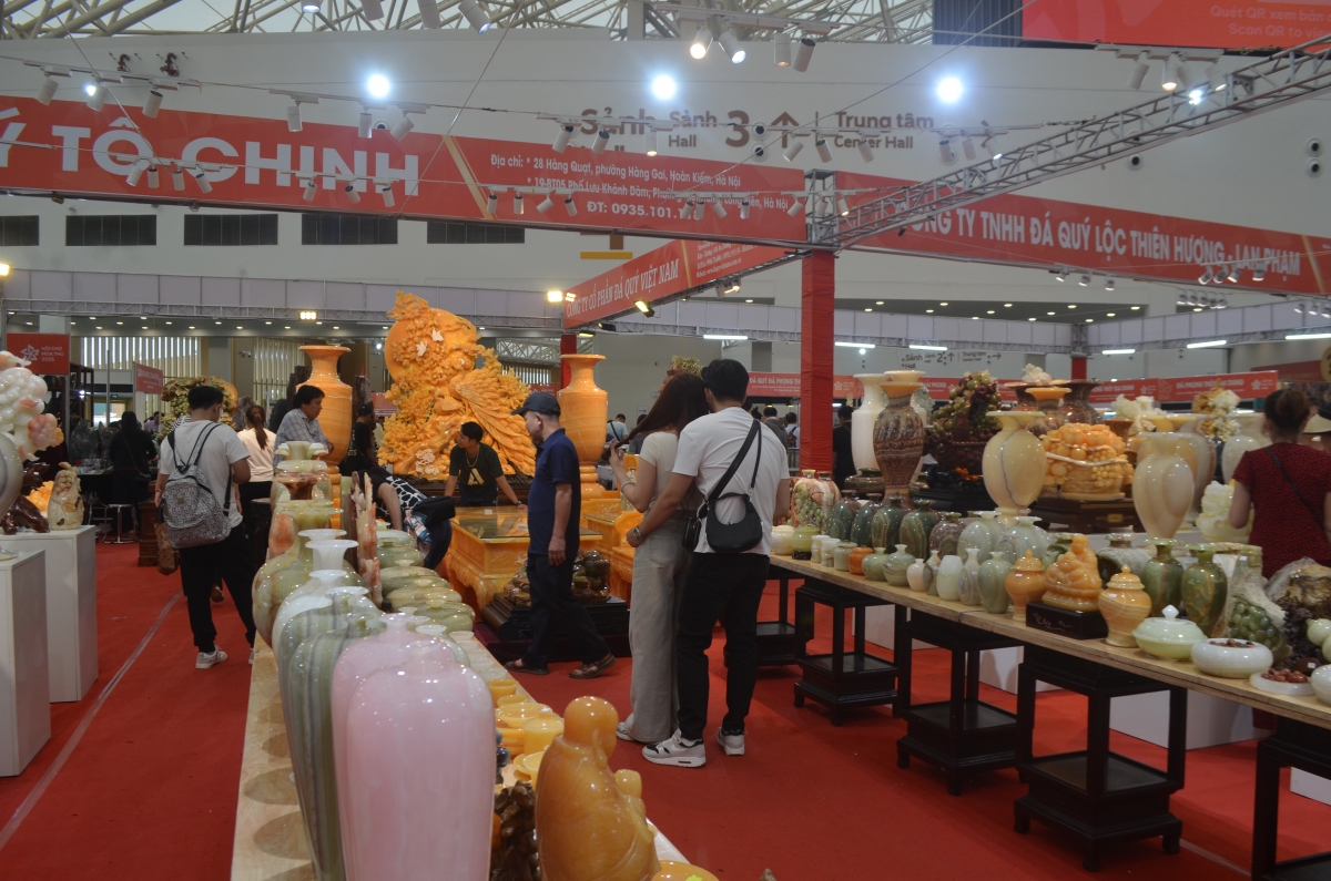 Siêu hội chợ 6 nhất thu hút hàng trăm nghìn lượt khách tham quan, mua sắm mỗi ngày