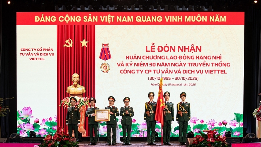 VTK - 30 năm kiến tạo hạ tầng số quốc gia, đón nhận Huân chương Lao động hạng Nhì
